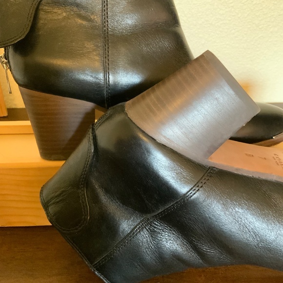 Coach Waldorf Booties Black Size 7 Ankle Boots Zipper Heels - Picture 13 of 16
